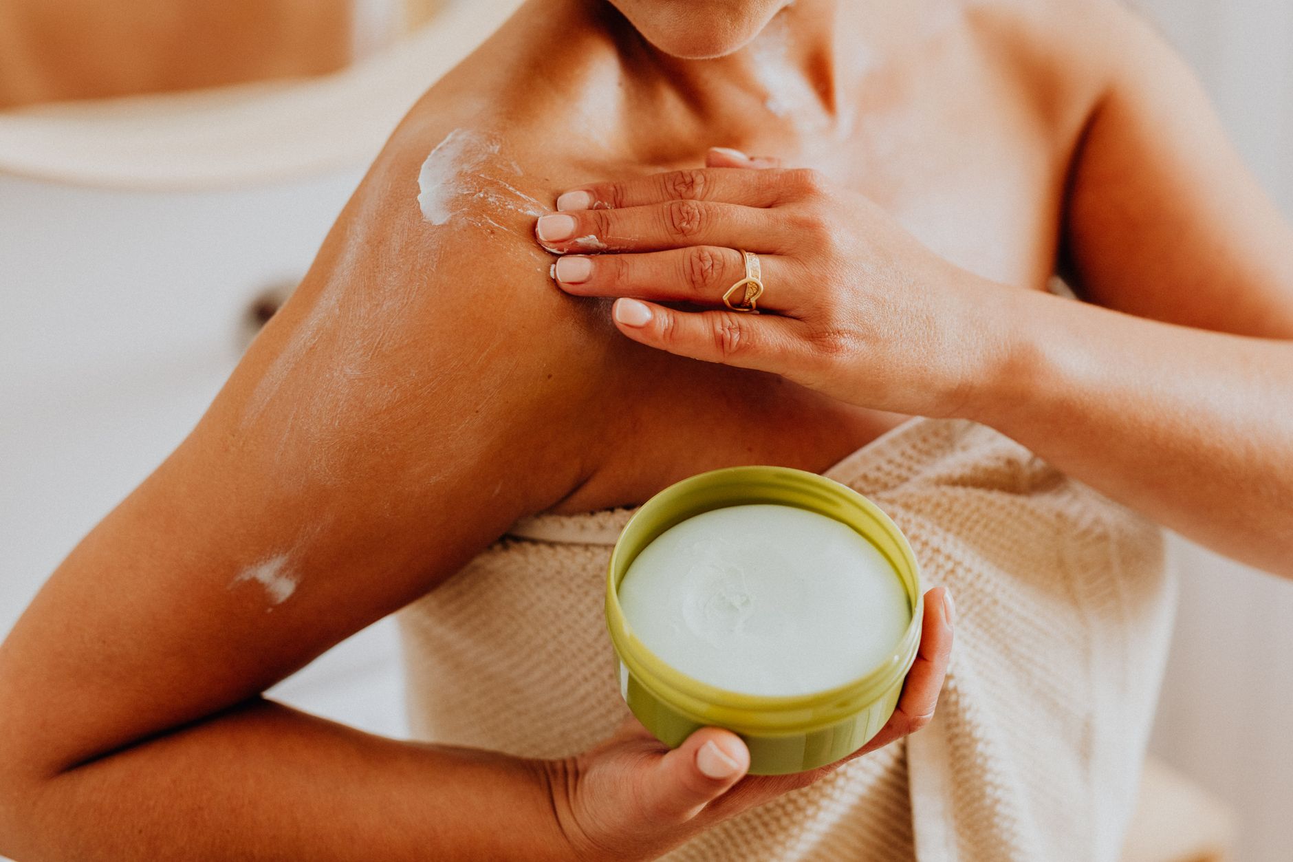 Why Does Some Eczema Cream Sting When Applied? - educational article image