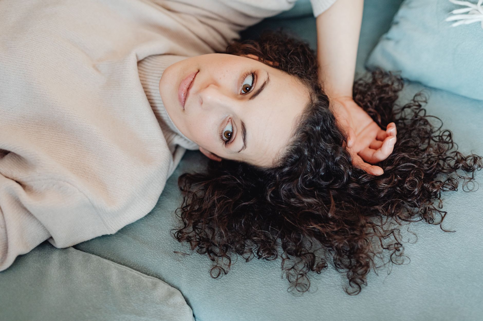 Dandruff Scalp Issues Face Irritation: Practical Guide - educational article image