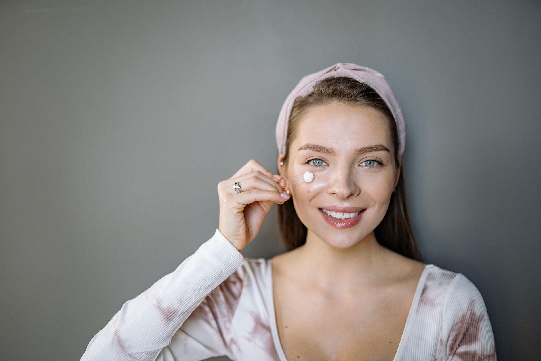 What to Avoid Putting Near Eyelid Eczema for Relief - educational article image