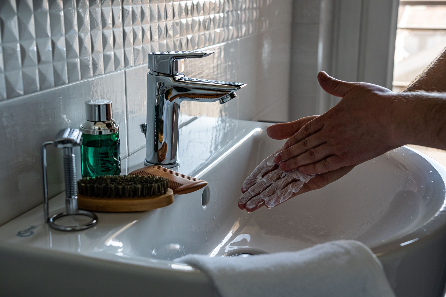 How to Moisturize Hands Without Feeling Greasy All Day - educational article image