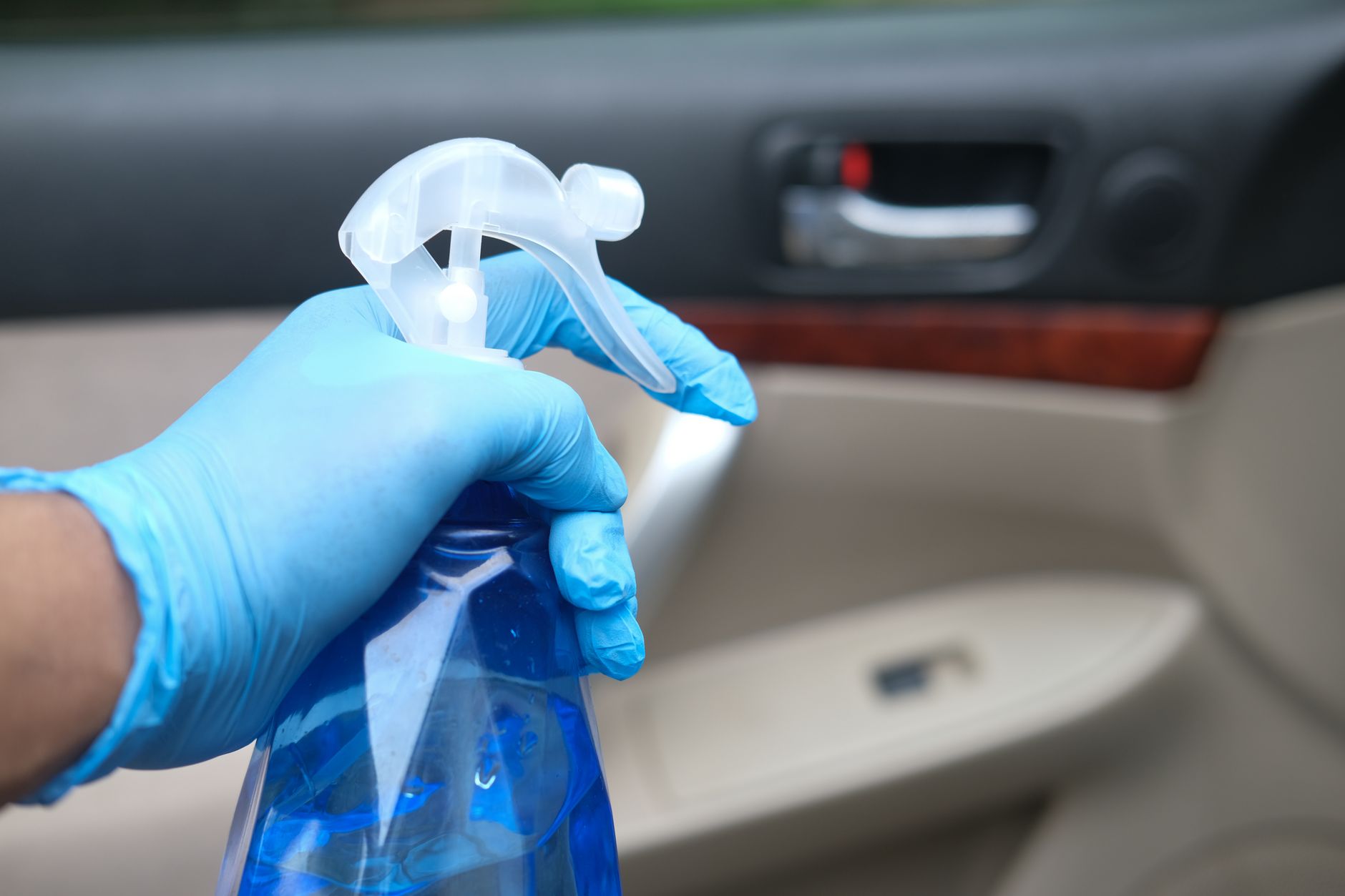 Gloves for Cleaning Eczema Hands: Practical Guide - educational article image