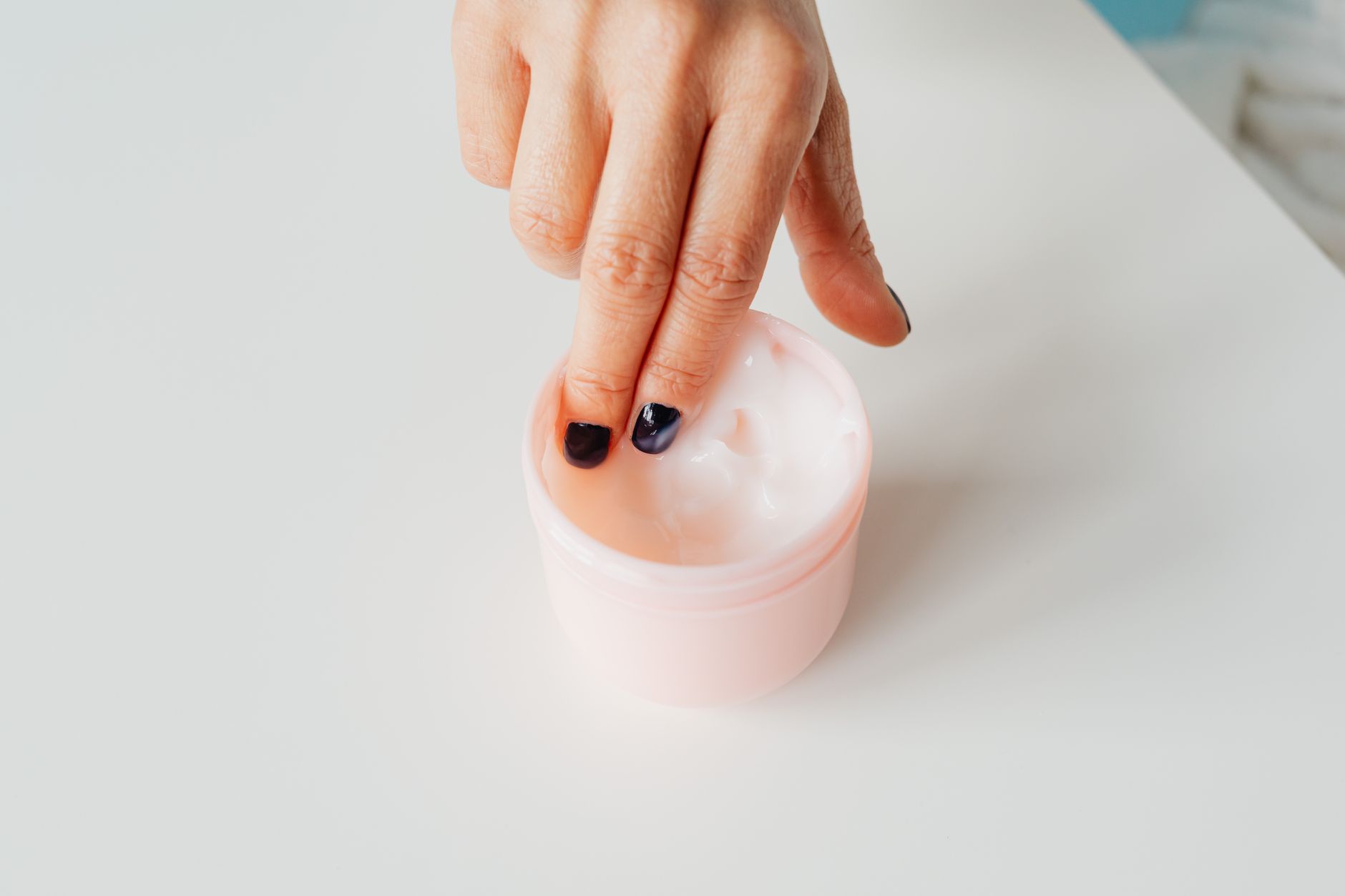 Can Sweat Inside Gloves Worsen Hand Eczema? Detailed Guide - article image