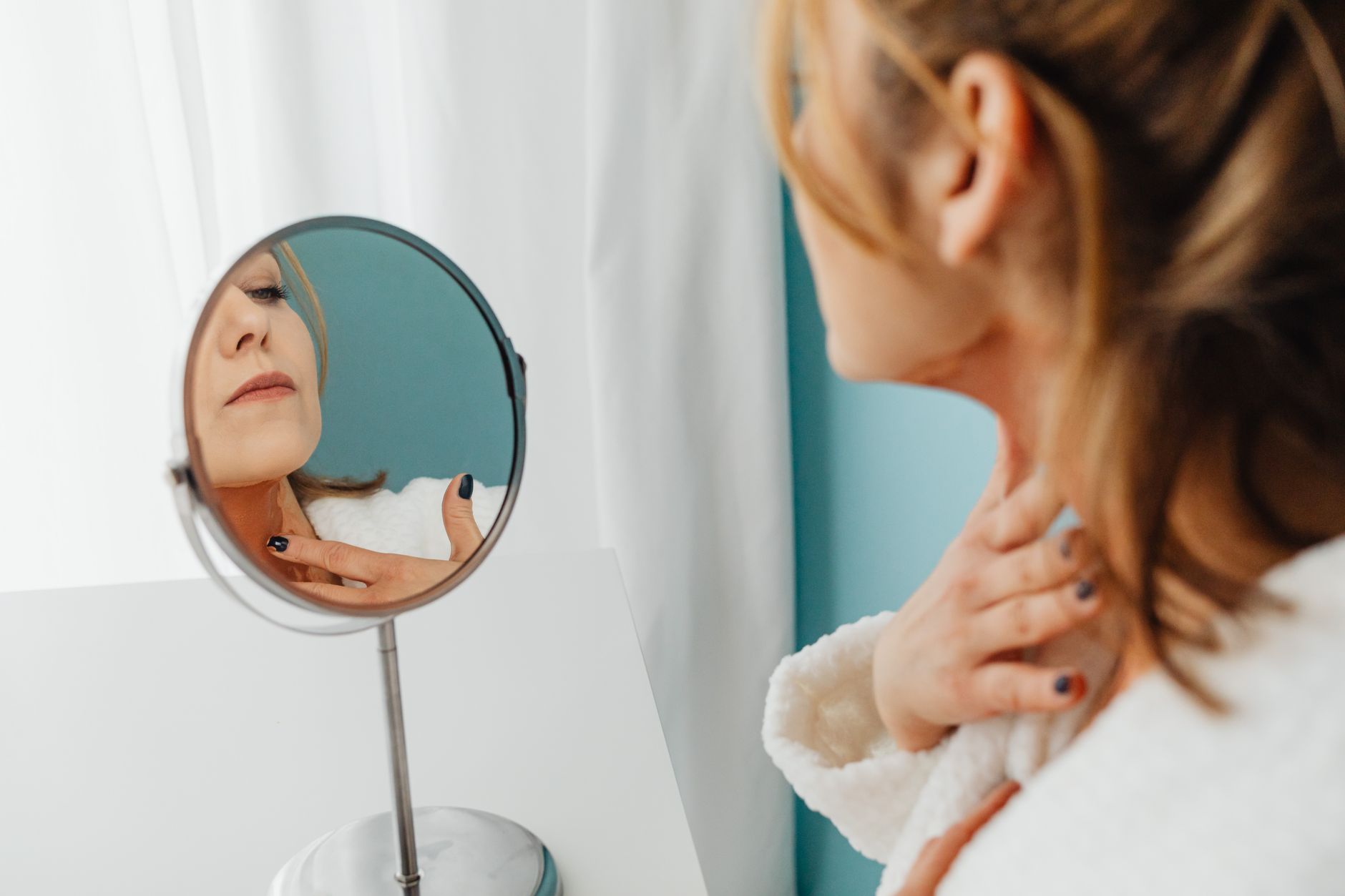 Can Fragrance in Hair Products Trigger Neck Eczema? Find Out Now - educational article image