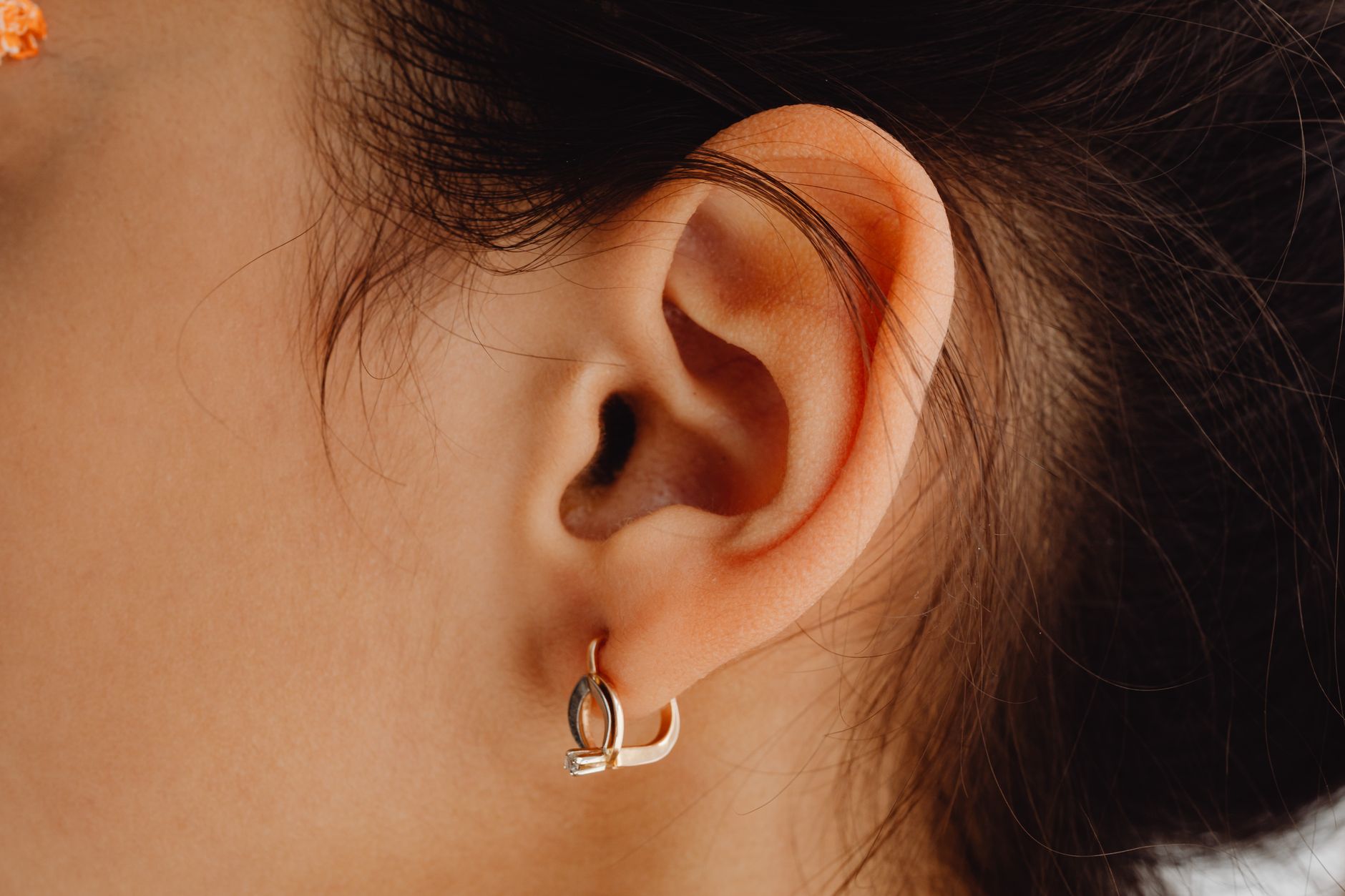Why Does Eczema Behind the Ears Crack or Peel? - educational article image